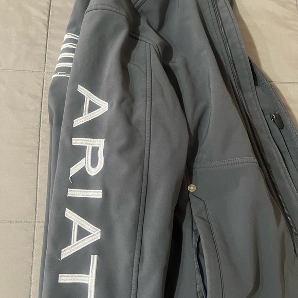 Women’s Ariat Jacket medium - Picture 2 of 4